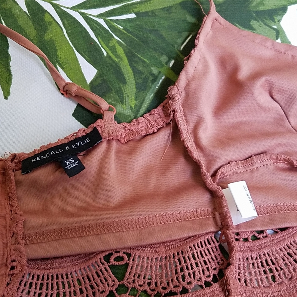 SOLD kendall & kylie pink mauve lace crop - Picture 3 of 3